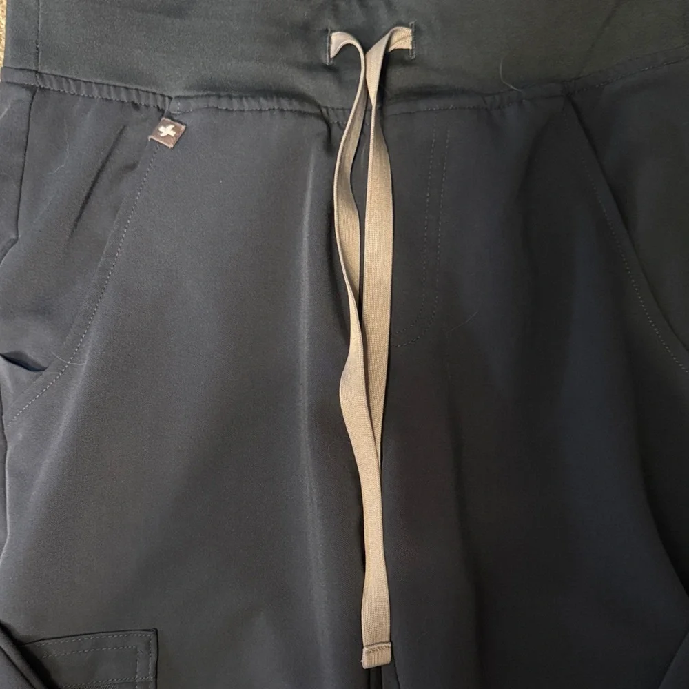 Figs Woman’s Dark Harbor blue Jogger Scrub Pants Tall - Picture 2 of 3